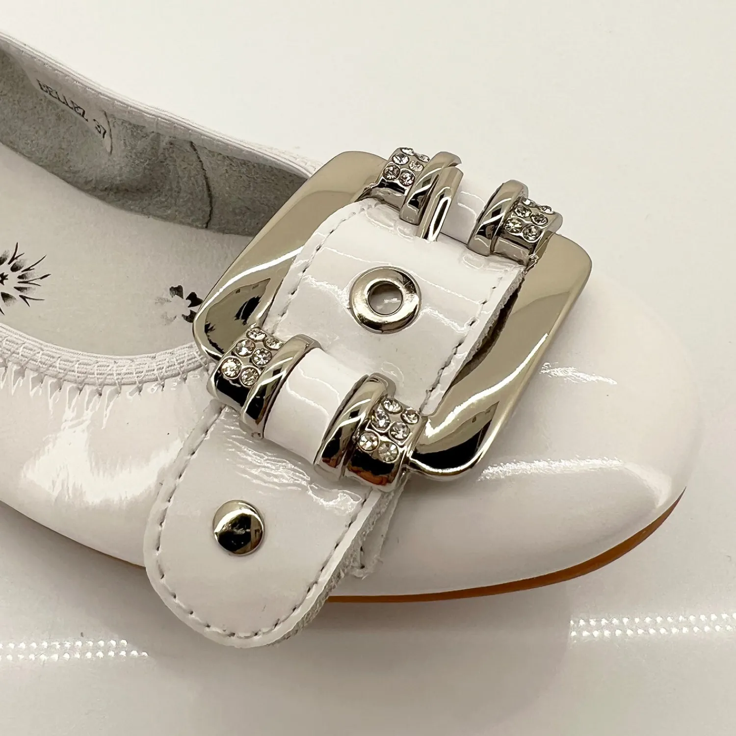 Clearance Bellez - White - DJ5 Flats