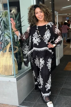 Sale Blossom Print Top - Black/White - CG35 Shirts & Tops