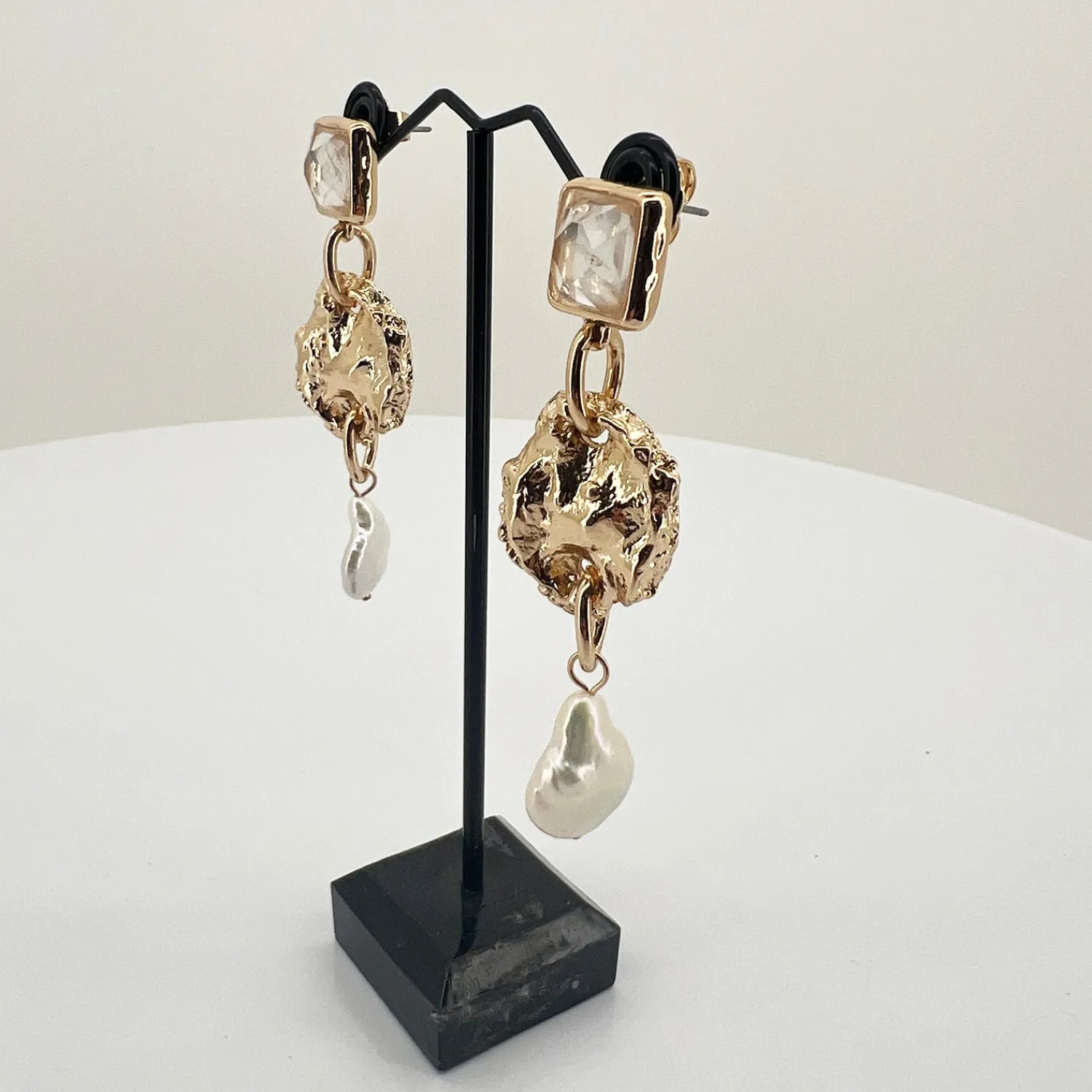 Discount Stone Metal Pearl Drop - Gold- AD24 Jewellery