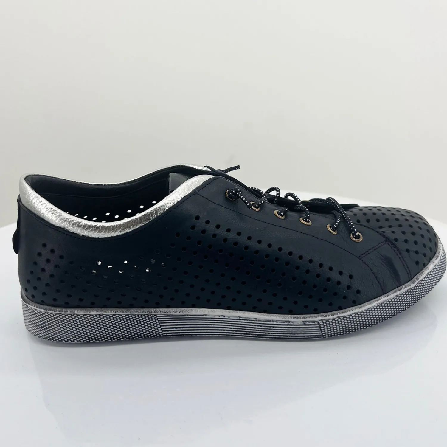Tatura Leather Sneaker | RS19 Sneakers
