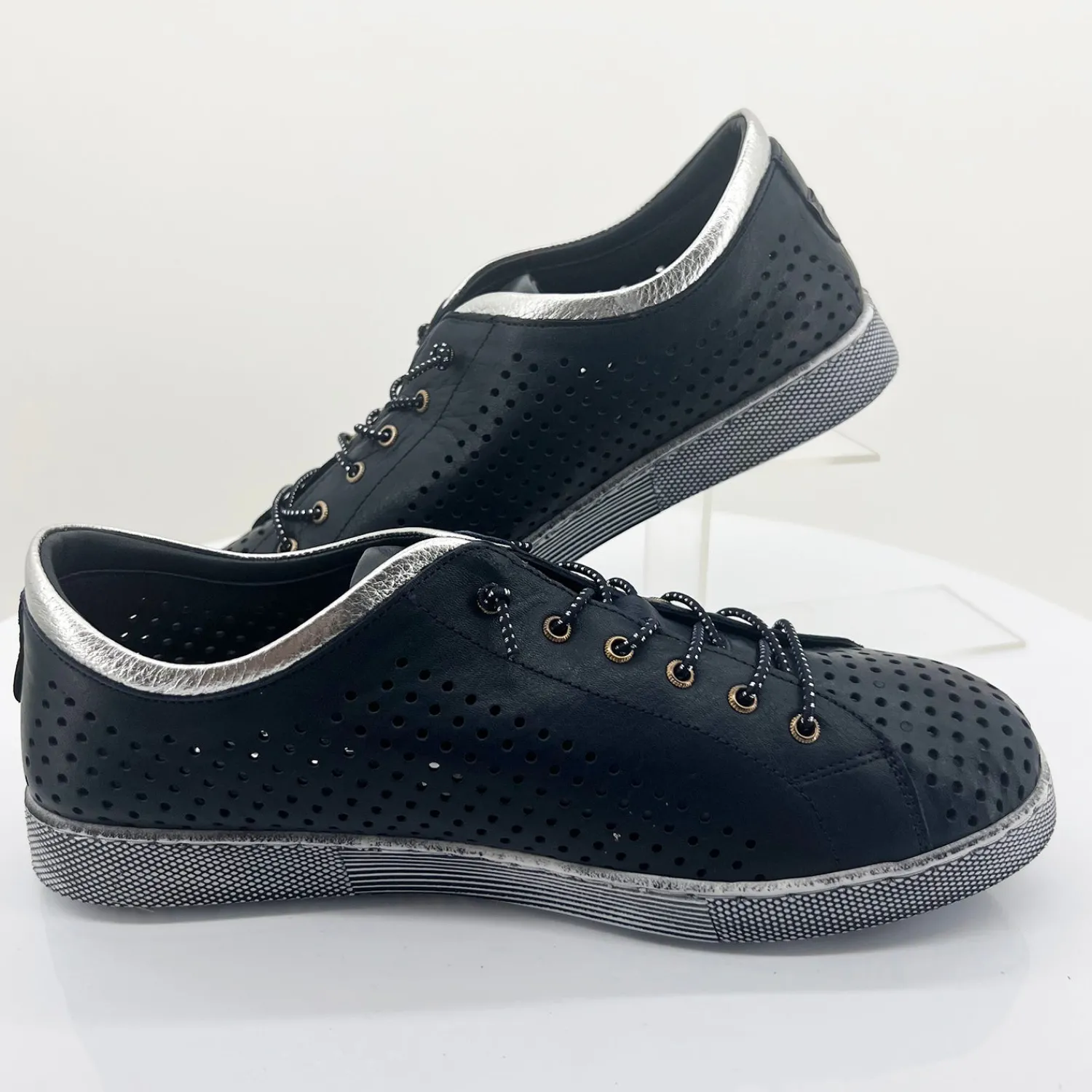 Tatura Leather Sneaker | RS19 Sneakers