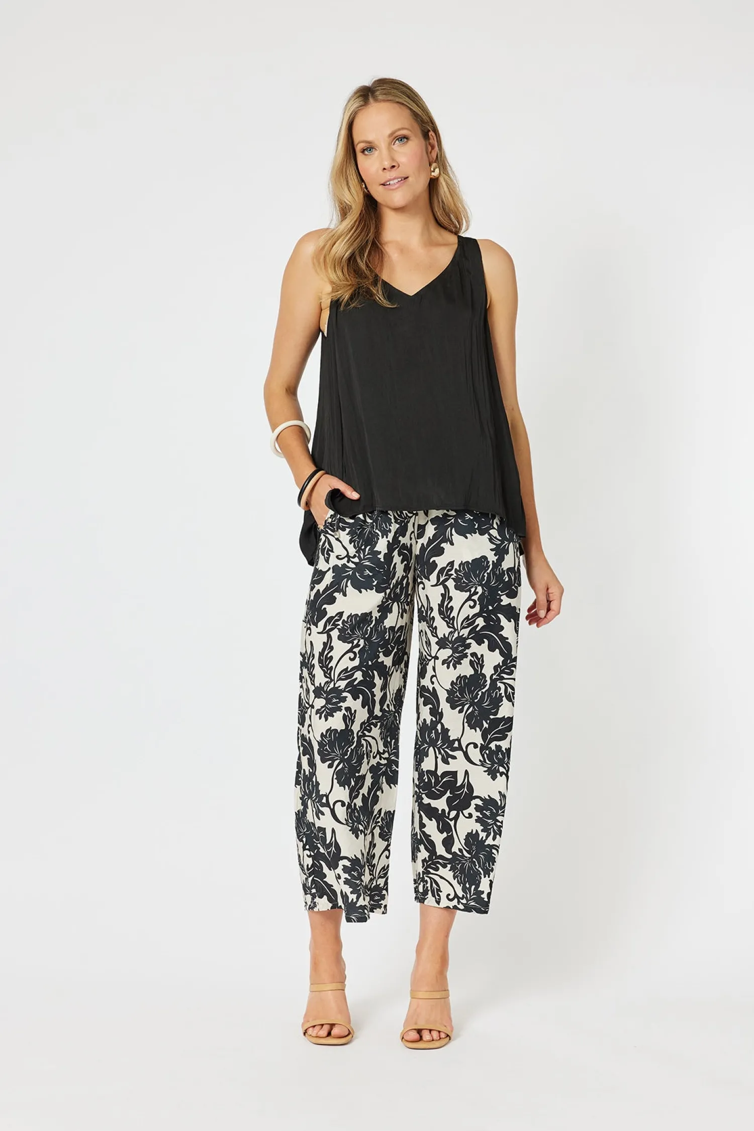 Best Traveller Luxe Cami - Black - HV4 Shirts & Tops